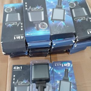 Chargeur Allume-Cigare Voiture 4-en-1 Fast Charge 66W – Double Câble Rétractable (Type-C & Lightning) + Ports USB
